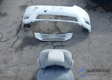 2015 Toyota Sienna Le 8 Passenger z USA, uszkodzony, nr VIN 5TDKK3DC9FS574529